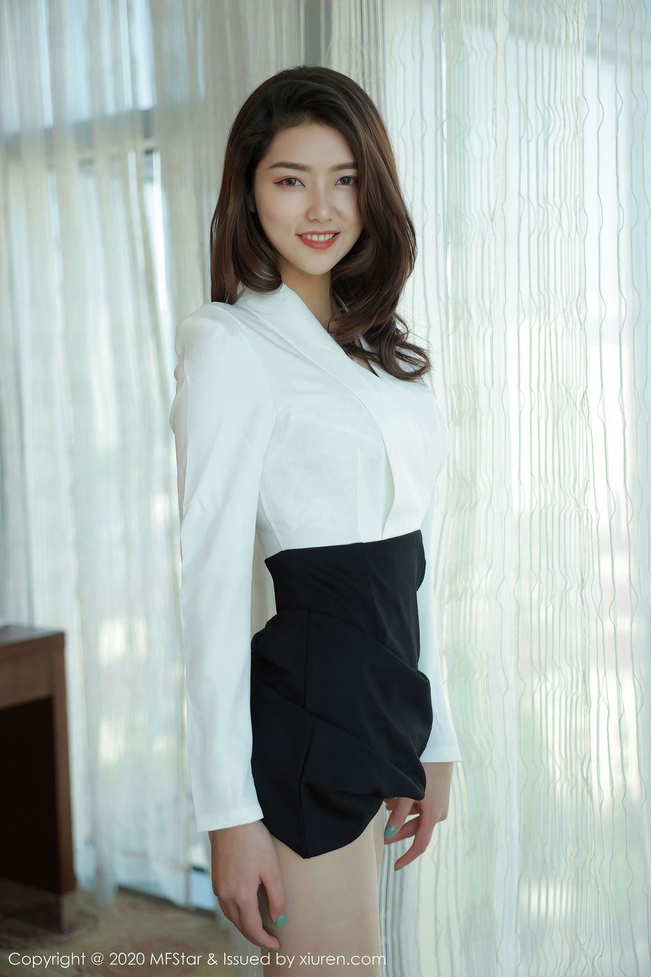 美女模特方子萱丝袜美腿经典的秘书OL系列写真