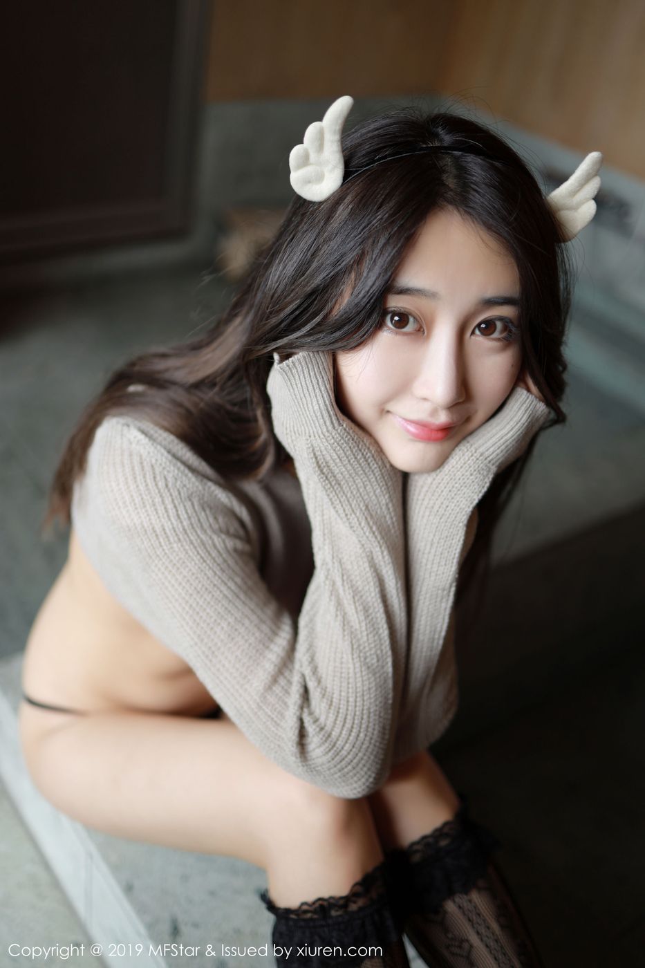 美女模特Betty林子欣性感毛衣与筒袜系列日本旅拍