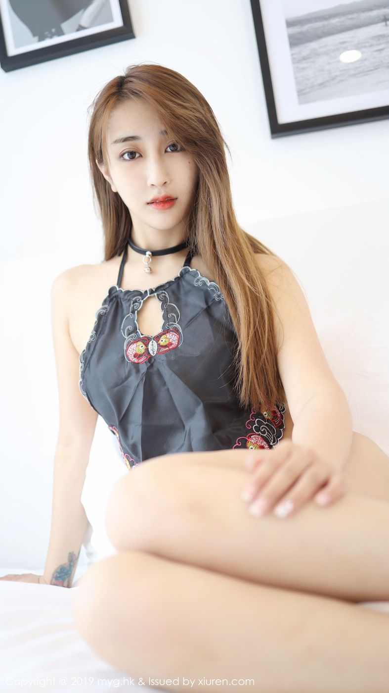 美女模特奈美nana韵味肚兜与丁字裤系列写真