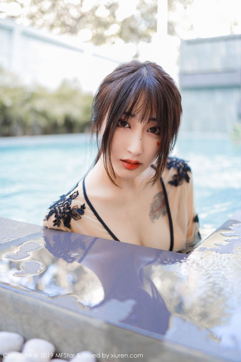 美女模特Betty林子欣泳池出浴美人系列泰国清迈旅拍