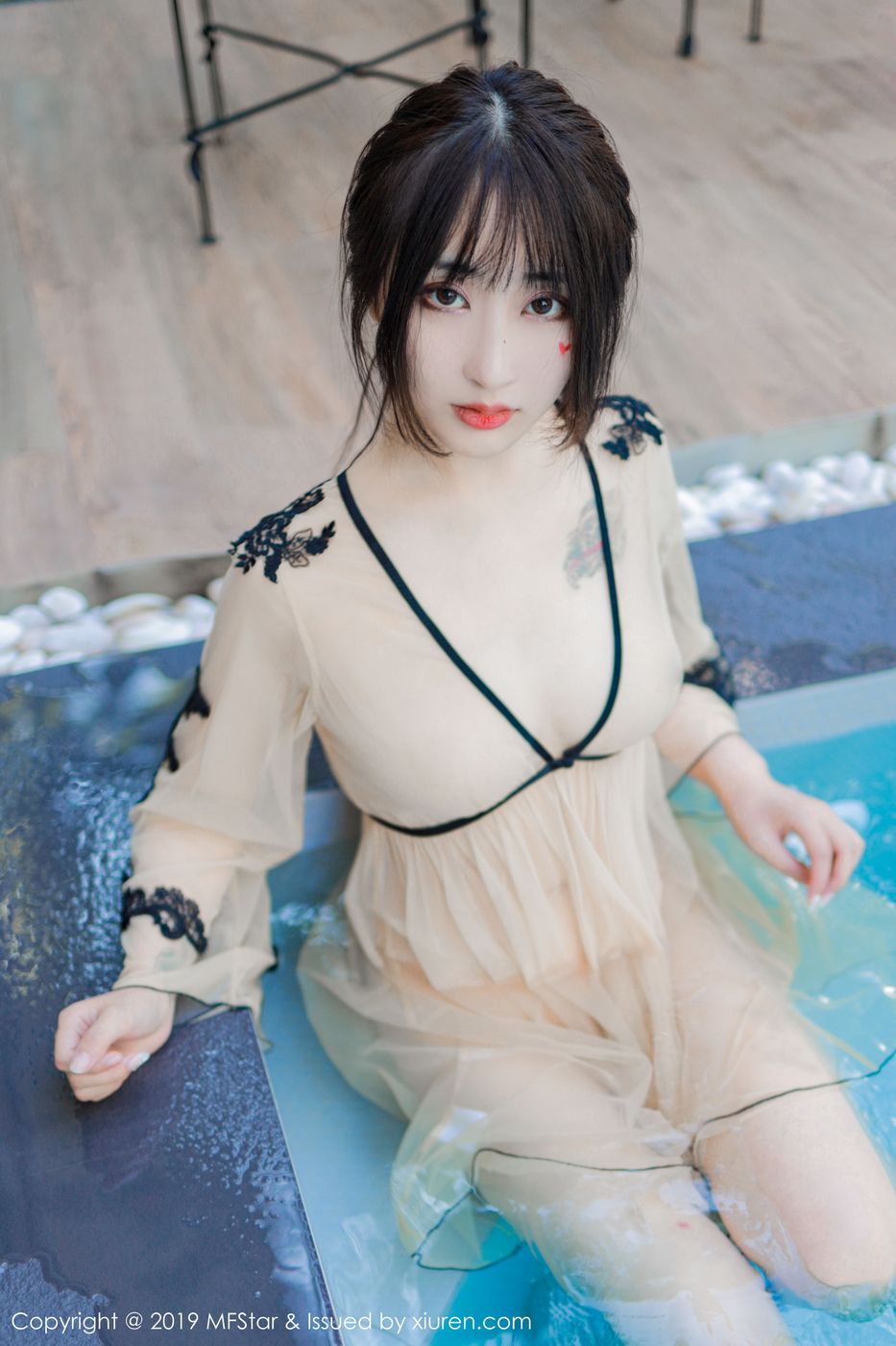 美女模特Betty林子欣泳池出浴美人系列泰国清迈旅拍