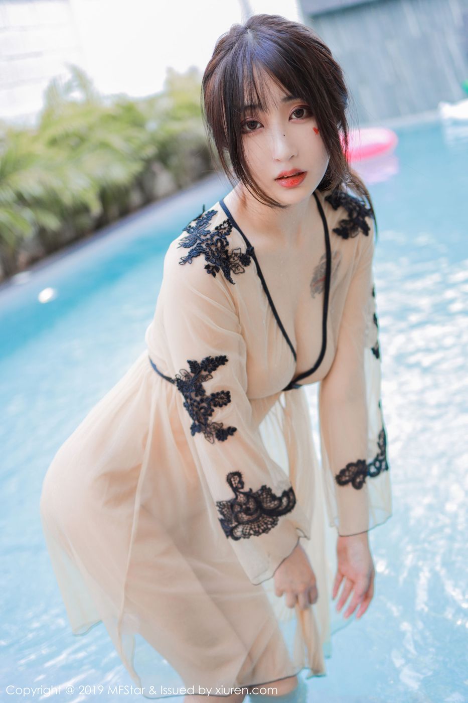 美女模特Betty林子欣泳池出浴美人系列泰国清迈旅拍