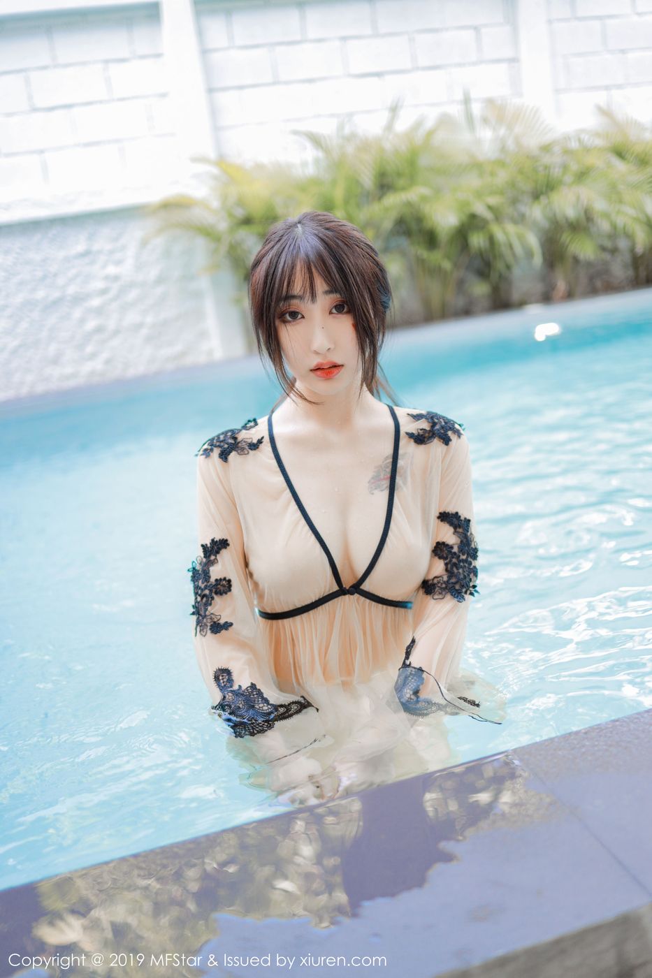 美女模特Betty林子欣泳池出浴美人系列泰国清迈旅拍