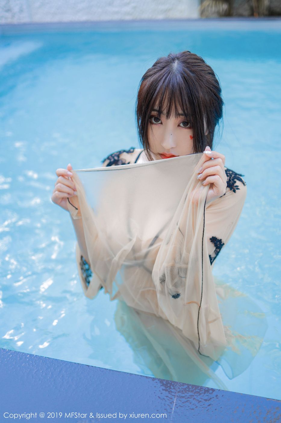 美女模特Betty林子欣泳池出浴美人系列泰国清迈旅拍