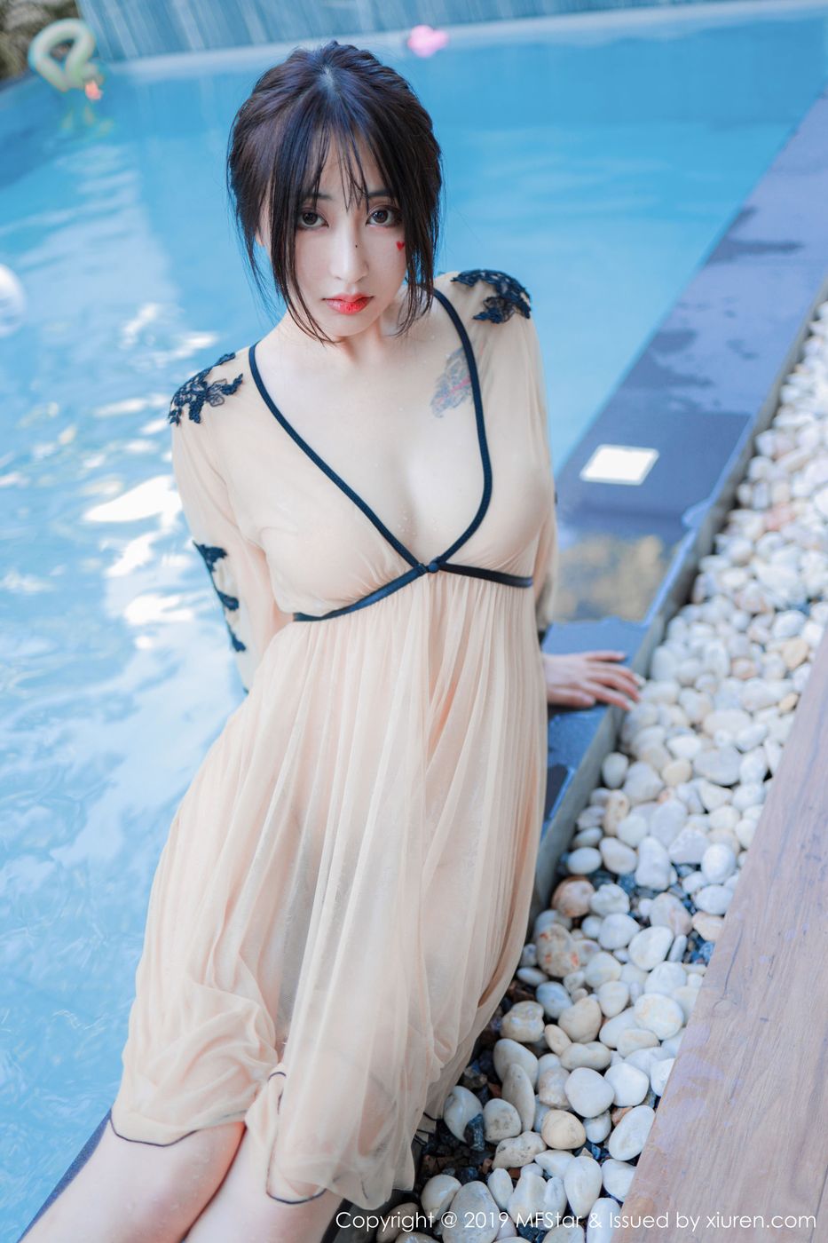美女模特Betty林子欣泳池出浴美人系列泰国清迈旅拍