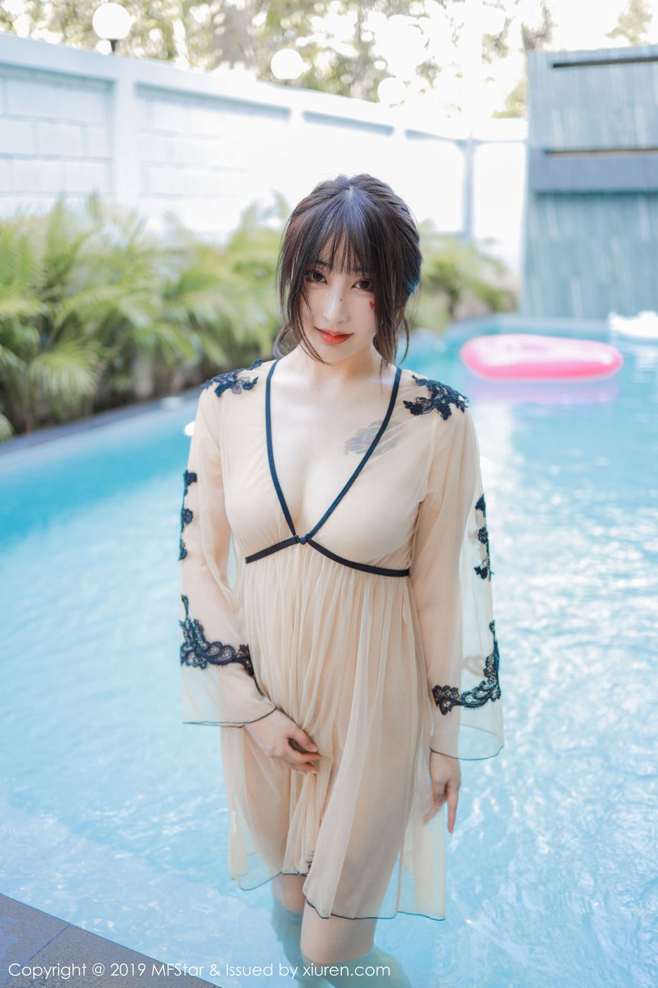 美女模特Betty林子欣泳池出浴美人系列泰国清迈旅拍