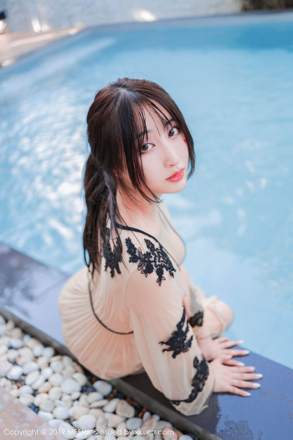 美女模特Betty林子欣泳池出浴美人系列泰国清迈旅拍