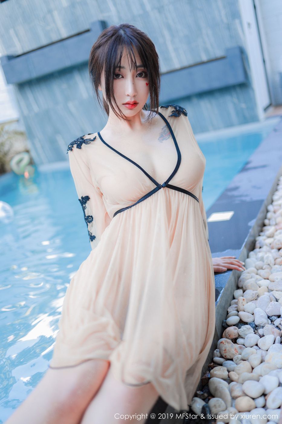 美女模特Betty林子欣泳池出浴美人系列泰国清迈旅拍