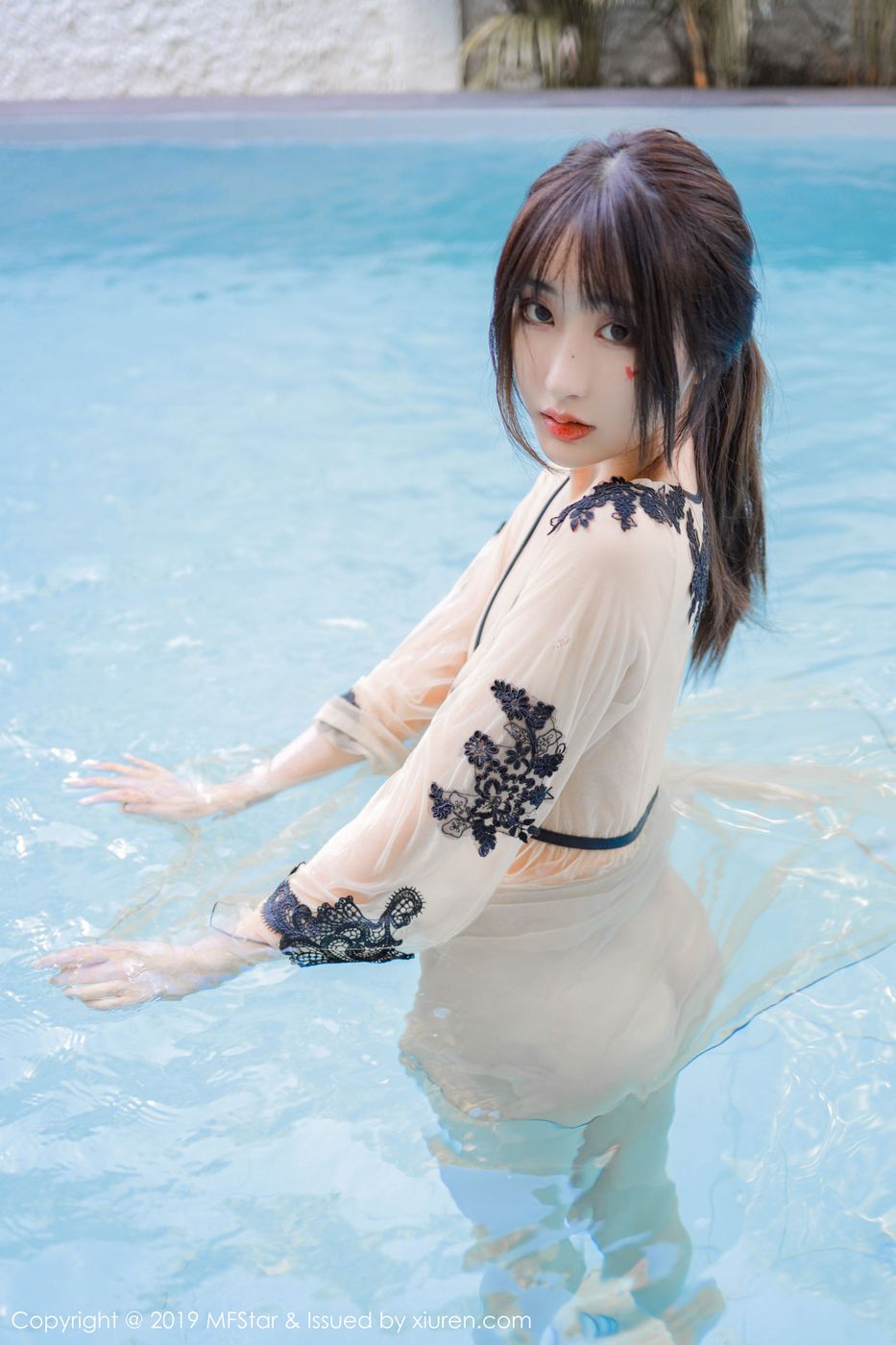 美女模特Betty林子欣泳池出浴美人系列泰国清迈旅拍