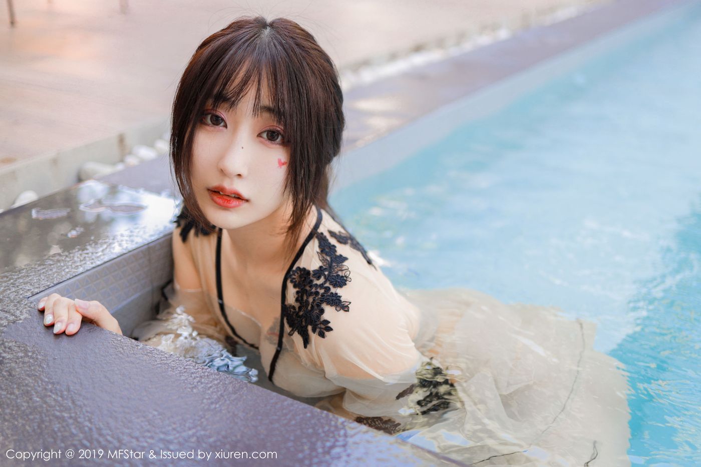 美女模特Betty林子欣泳池出浴美人系列泰国清迈旅拍
