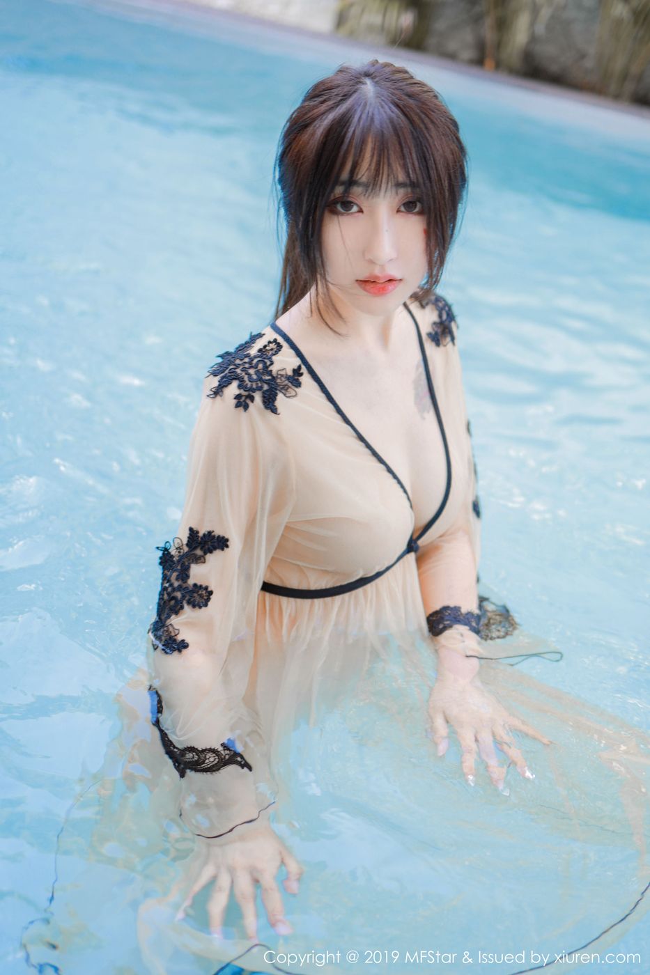 美女模特Betty林子欣泳池出浴美人系列泰国清迈旅拍