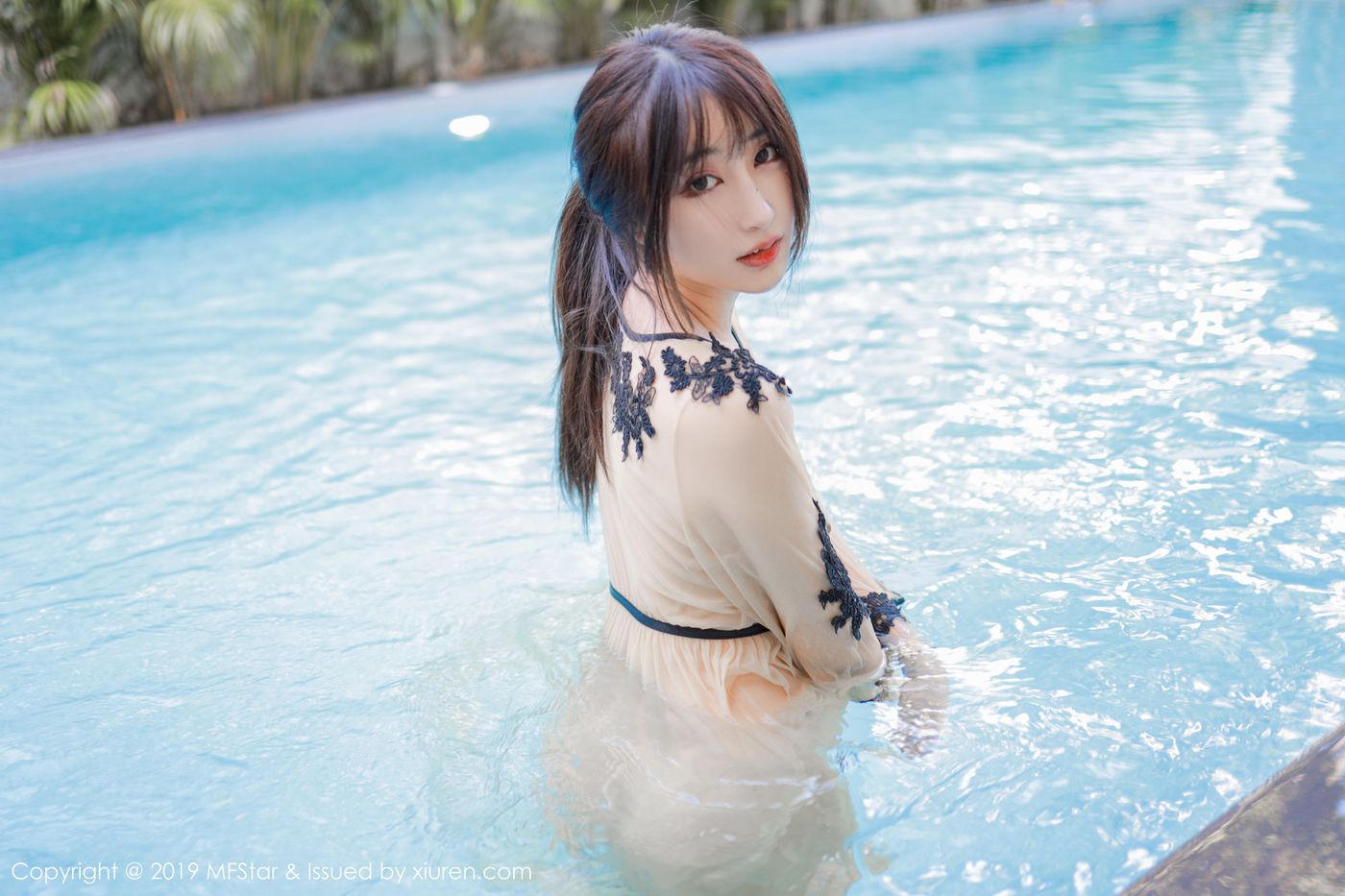 美女模特Betty林子欣泳池出浴美人系列泰国清迈旅拍