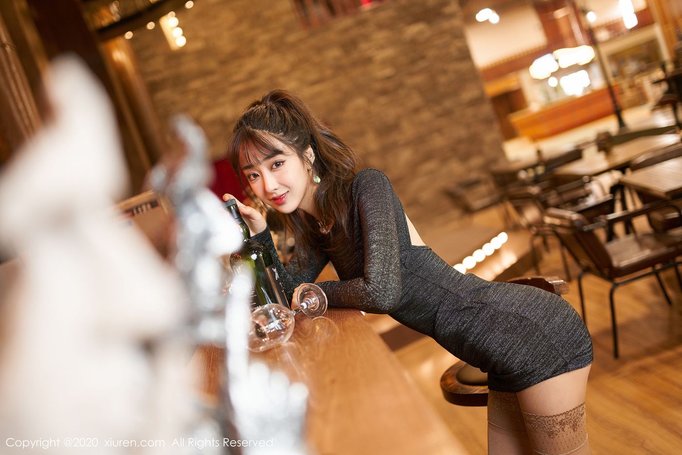 美女模特Betty林子欣酒吧丝袜主题私房魅惑写真
