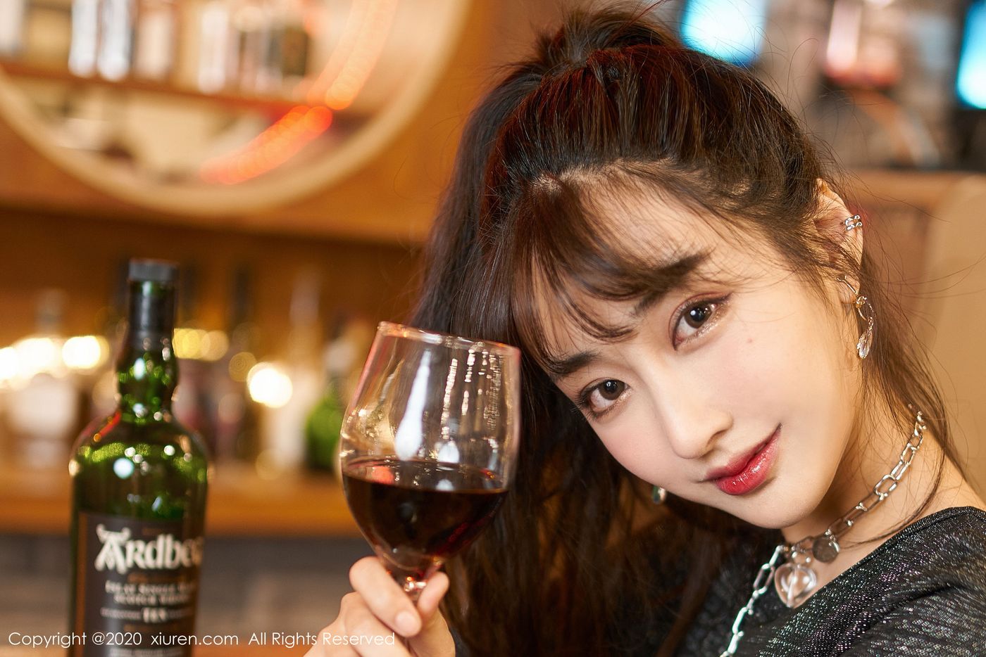 美女模特Betty林子欣酒吧丝袜主题私房魅惑写真