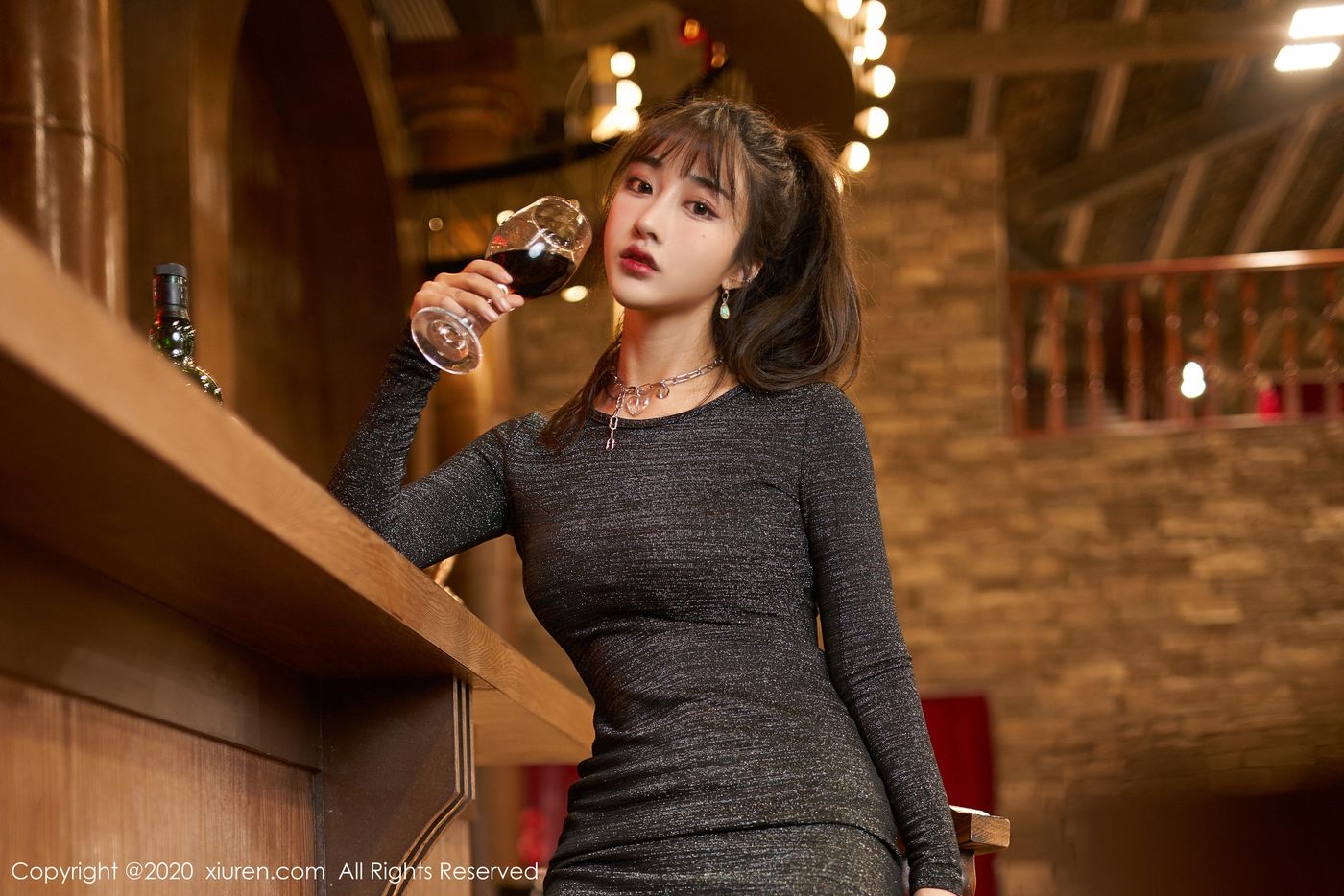 美女模特Betty林子欣酒吧丝袜主题私房魅惑写真