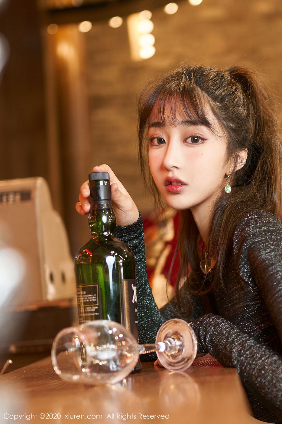 美女模特Betty林子欣酒吧丝袜主题私房魅惑写真