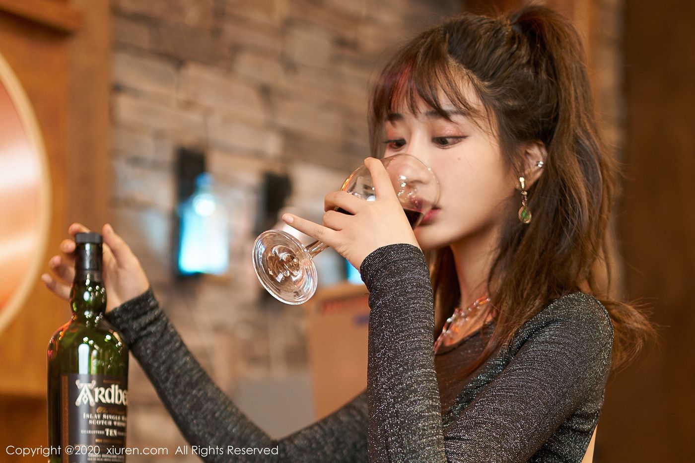 美女模特Betty林子欣酒吧丝袜主题私房魅惑写真