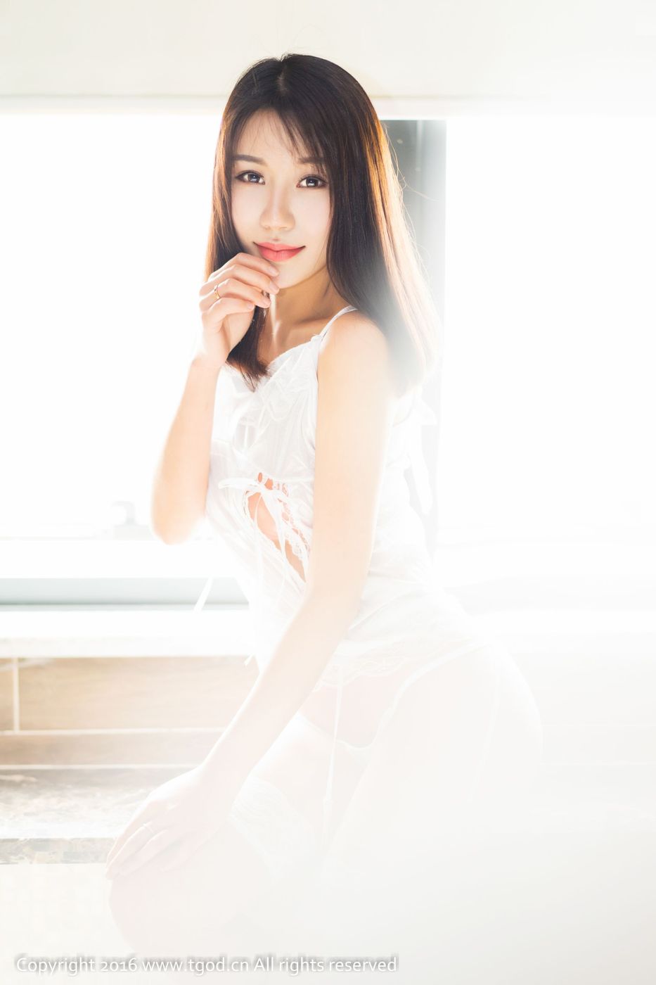 美女模特宋梓诺Bee女仆制服《诱惑女人香》主题写真