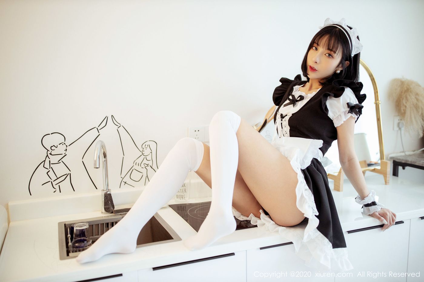 美女模特陈小喵情趣内衣女仆装扮私房写真