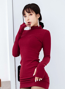 [XIUREN秀人网] 美女模特陈小喵红色高领毛衣+高跟黑丝系列写真 No.1968
