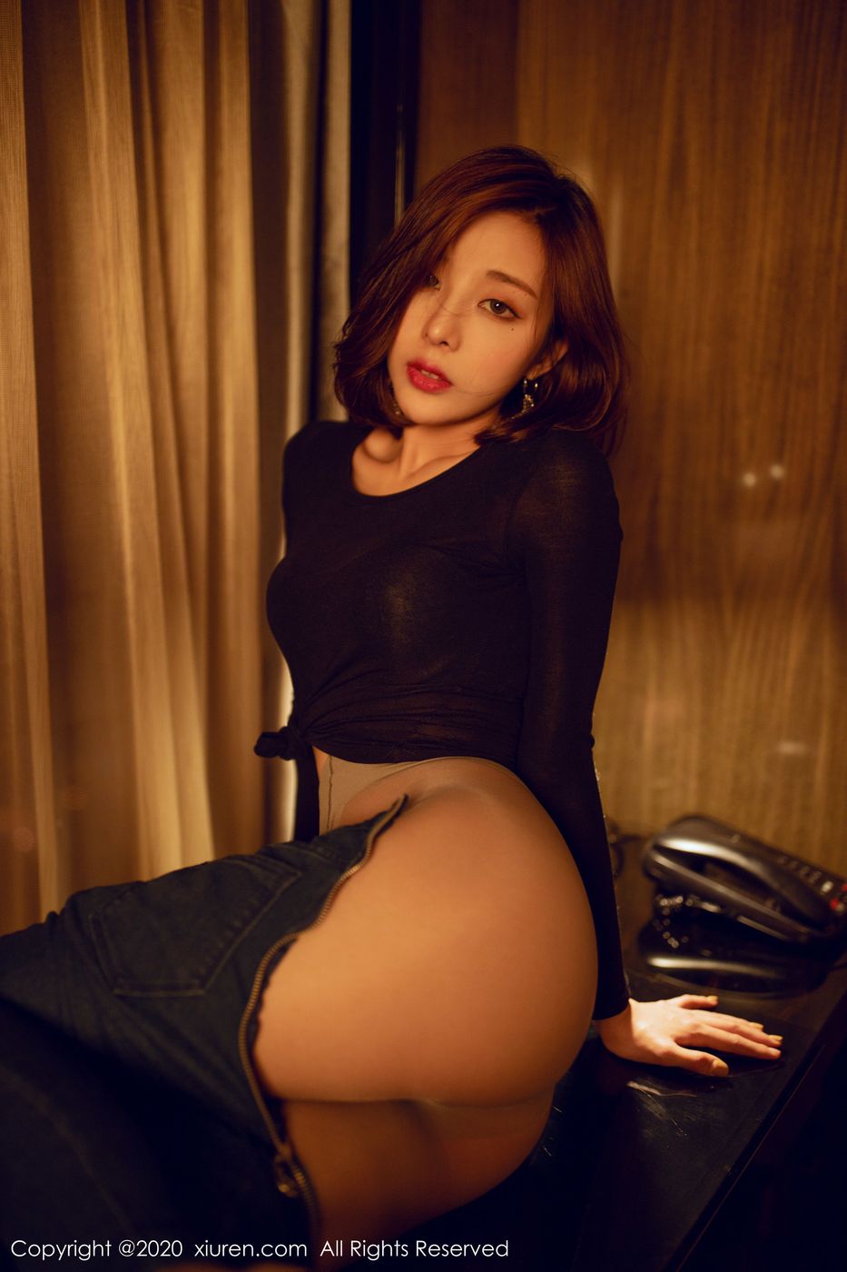 美女模特陈小喵性感拉链牛仔裤丝袜诱惑妖娆写真