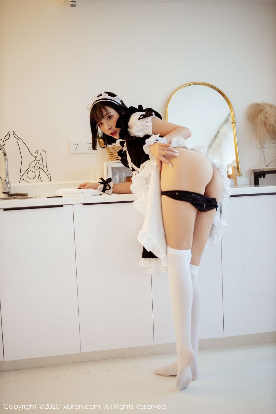 美女模特陈小喵情趣内衣女仆装扮私房写真