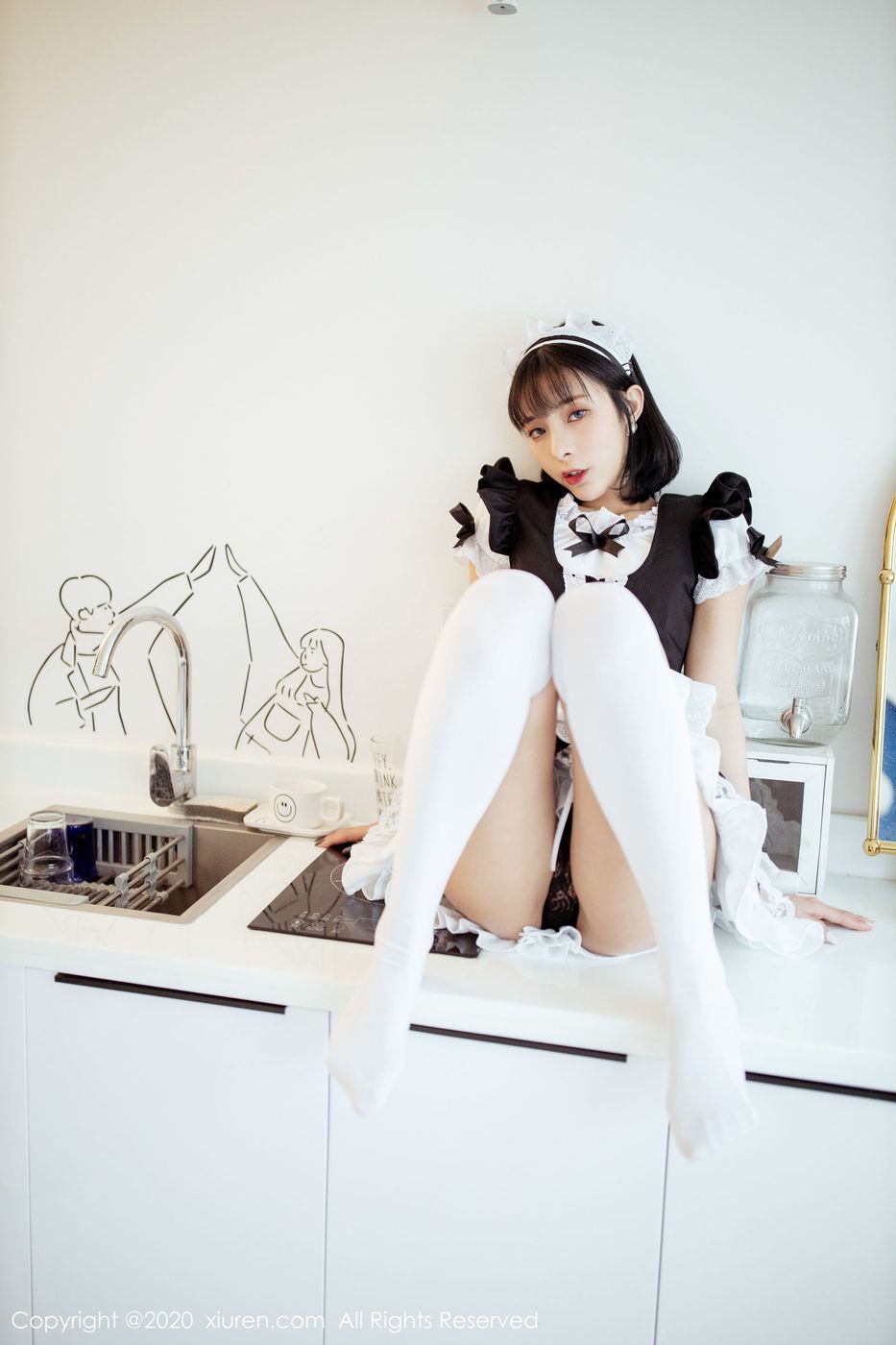 美女模特陈小喵情趣内衣女仆装扮私房写真