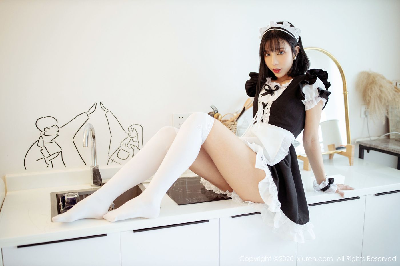 美女模特陈小喵情趣内衣女仆装扮私房写真