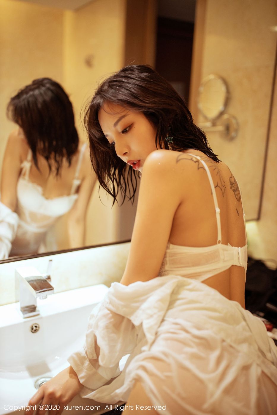 性感女神陈小喵浴室淋漓尽致湿身诱惑私房写真