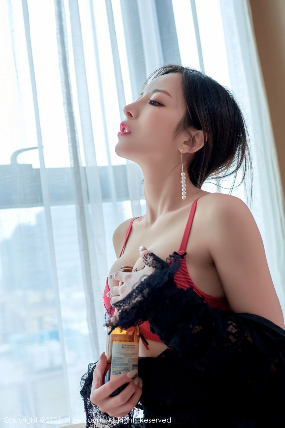 美女模特陈小喵《偶遇醉酒的女主》剧情性感写真