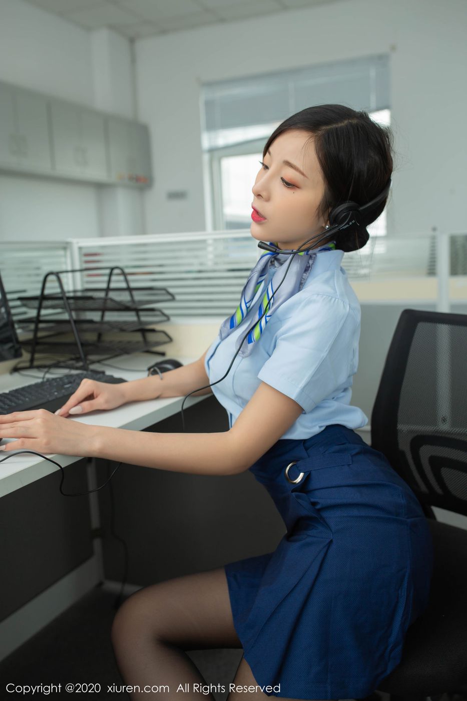美女模特陈小喵客服小姐姐职场OL主题性感写真