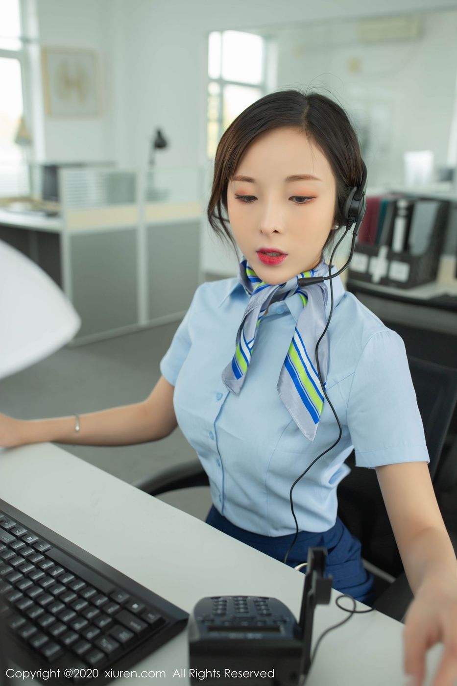 美女模特陈小喵客服小姐姐职场OL主题性感写真