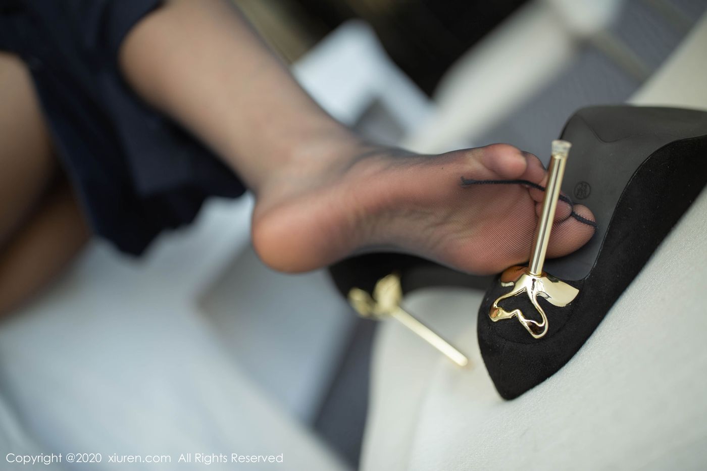 美女模特陈小喵黑丝美腿职场上位内衣主题写真