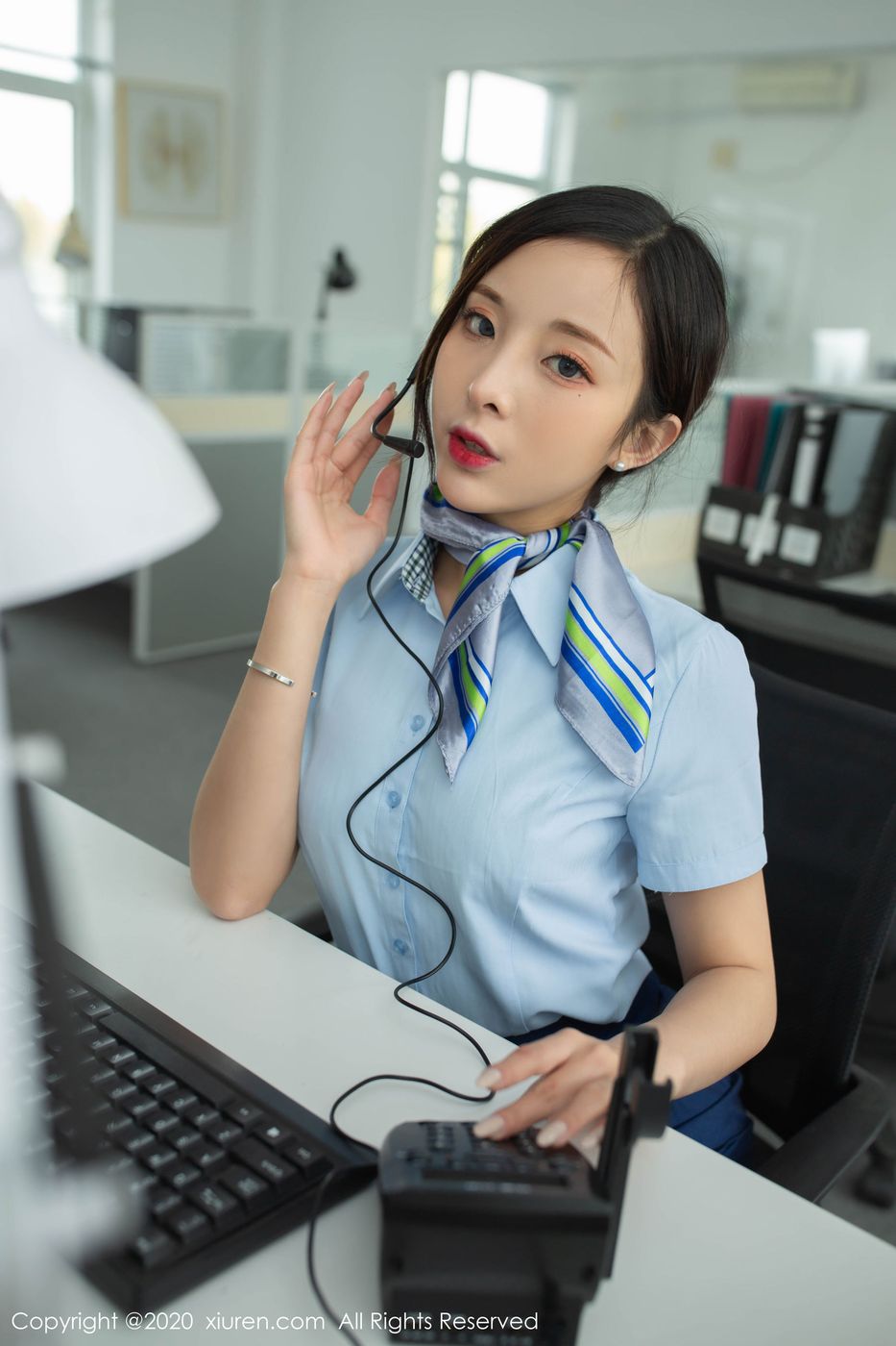 美女模特陈小喵客服小姐姐职场OL主题性感写真