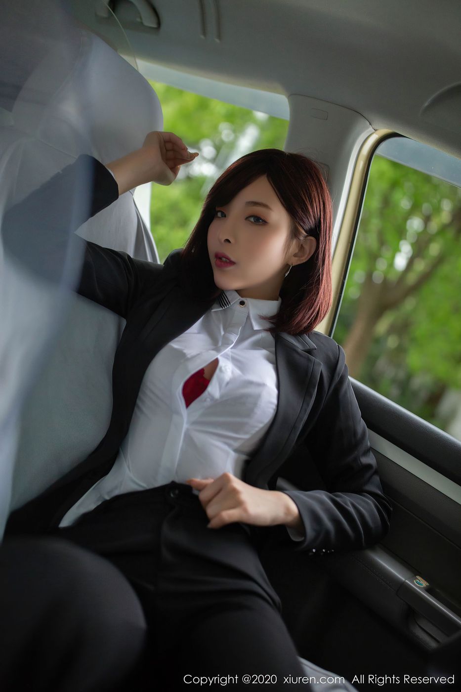 性感女神陈小喵丰腴有致熟女气息三亚旅拍