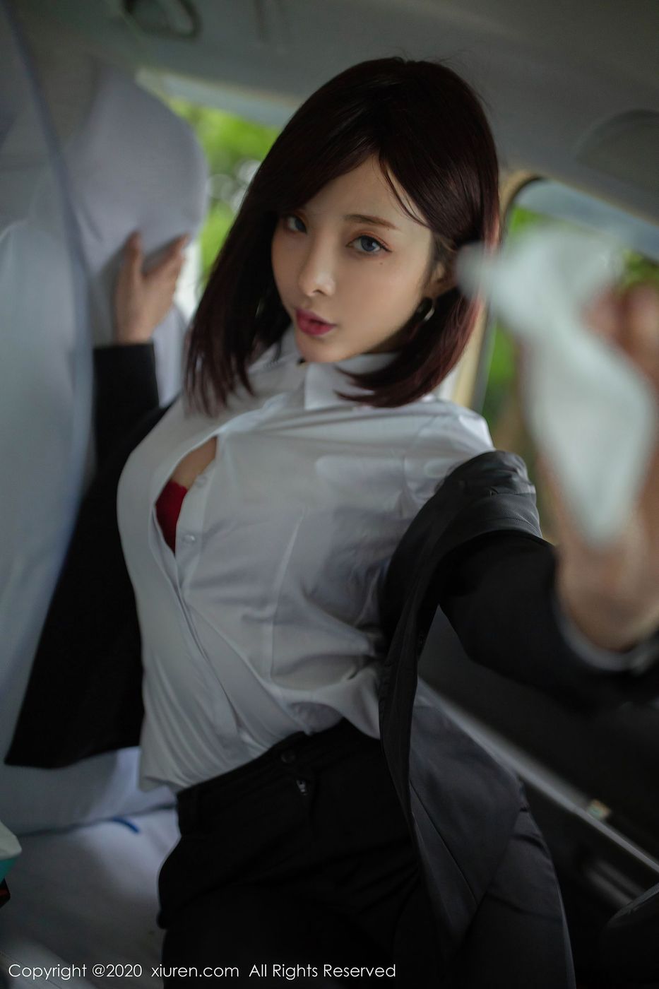 性感女神陈小喵丰腴有致熟女气息三亚旅拍