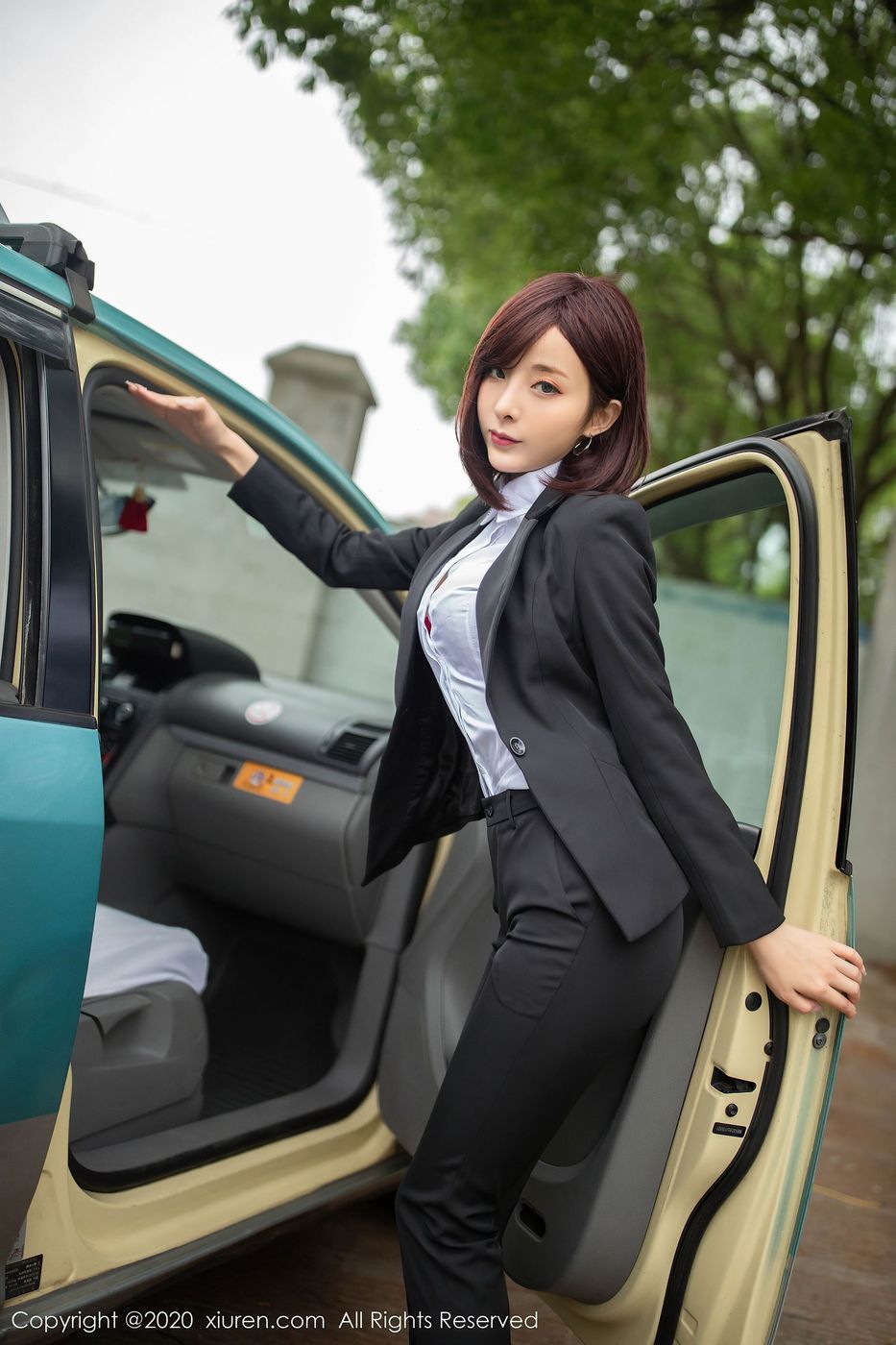 性感女神陈小喵丰腴有致熟女气息三亚旅拍