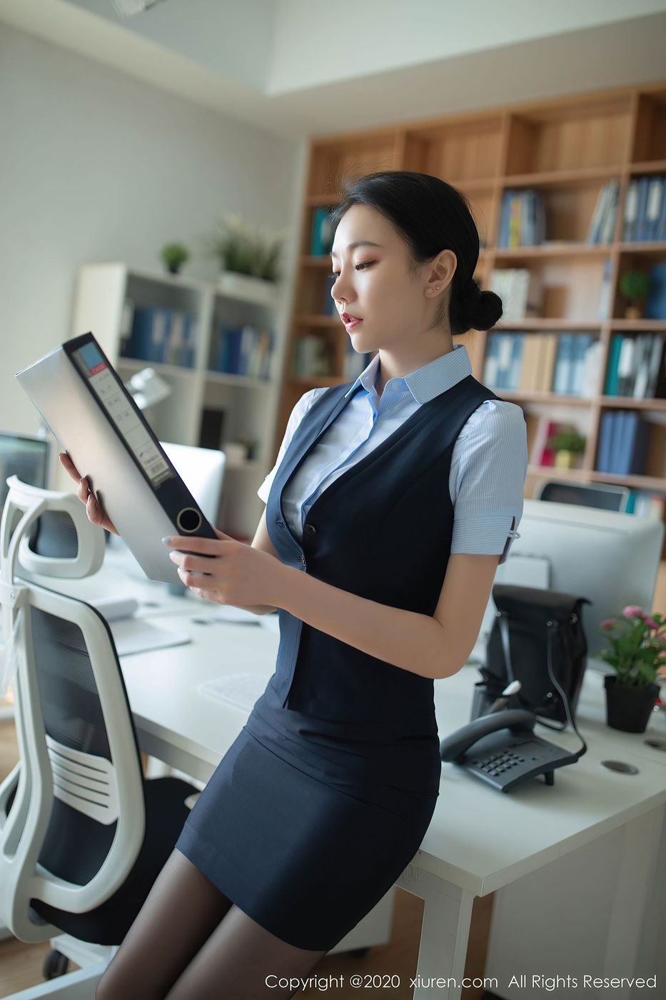 美女模特安然Maleah办公室秘书职业制服系列写真