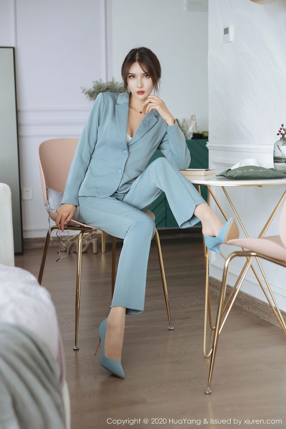 美女模特Emily顾奈奈 - 职场西服修长美腿系列套图