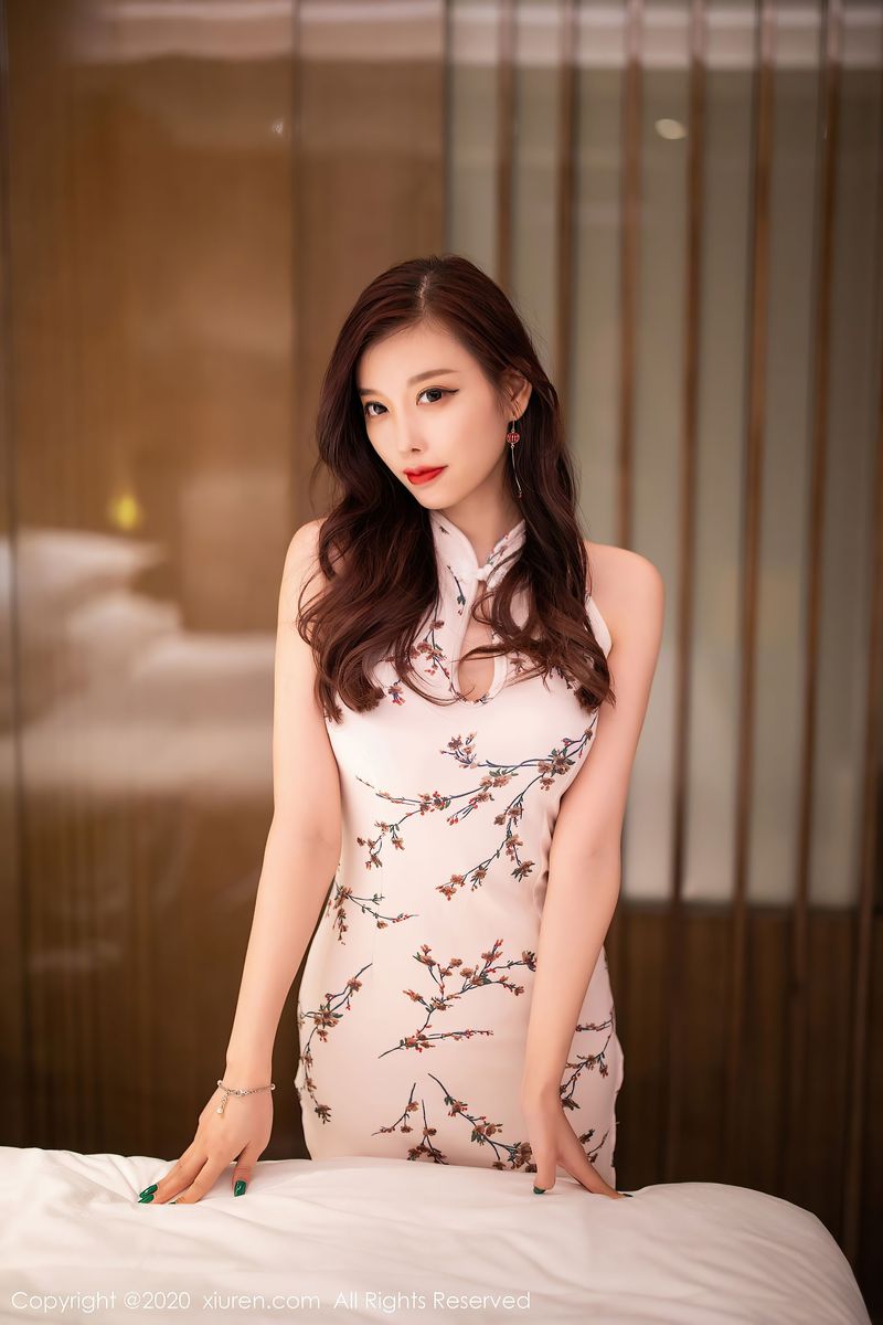 性感女神杨晨晨sugar - 韵味旗袍与现代丝袜极致写真