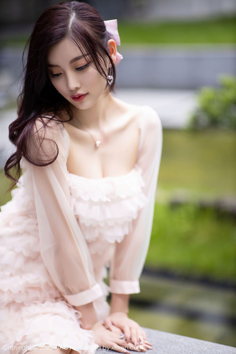 性感女神杨晨晨sugar魔鬼身材运动内衣系列阳朔旅拍