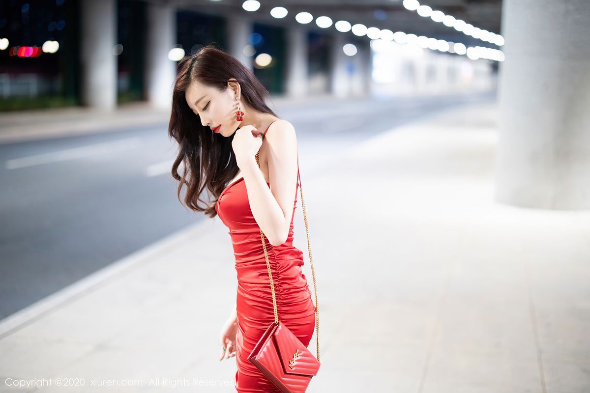 性感女神杨晨晨sugar - 鲜艳的猩红吊裙私房写真