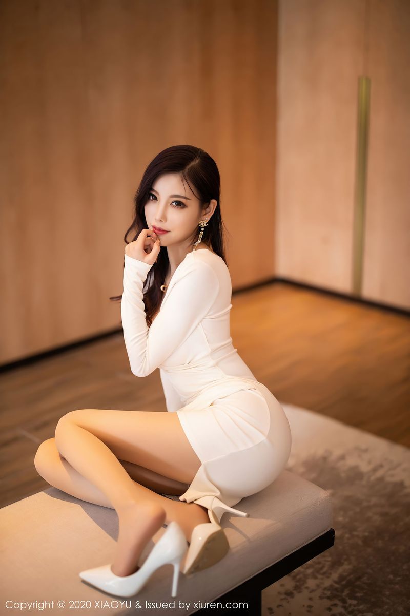 性感女神杨晨晨sugar - 白色礼裙&丝袜美腿朔旅拍