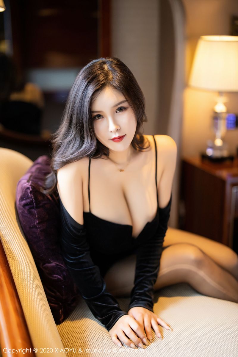 美女模特周思乔Betty - 黑丝美腿惹火身材别致写真