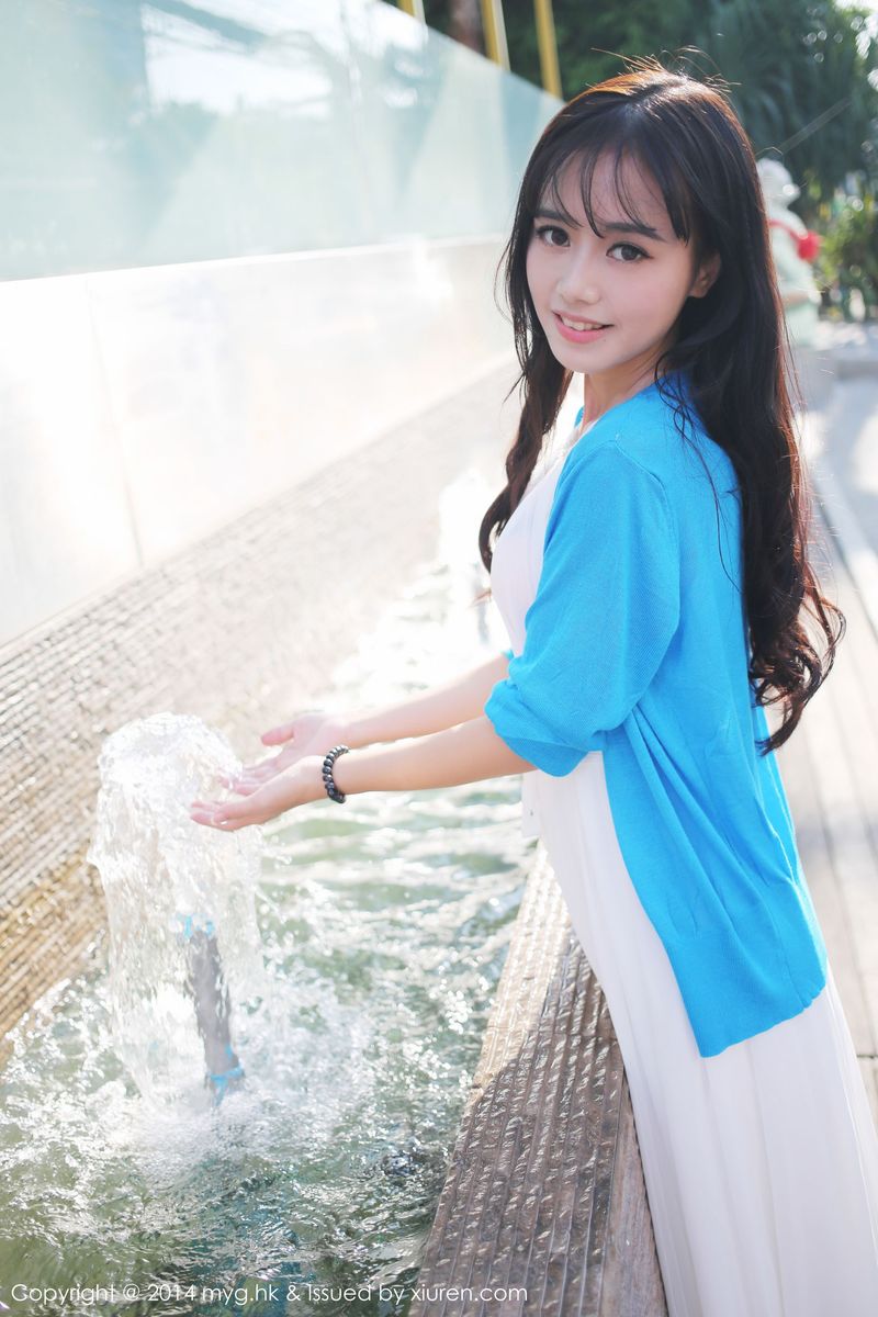 邻家女孩toro羽住小清新白色长裙护士制服写真