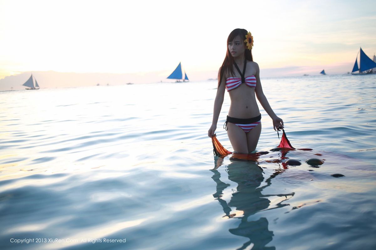 美女模特toro羽住比基尼泳装超级福利写真
