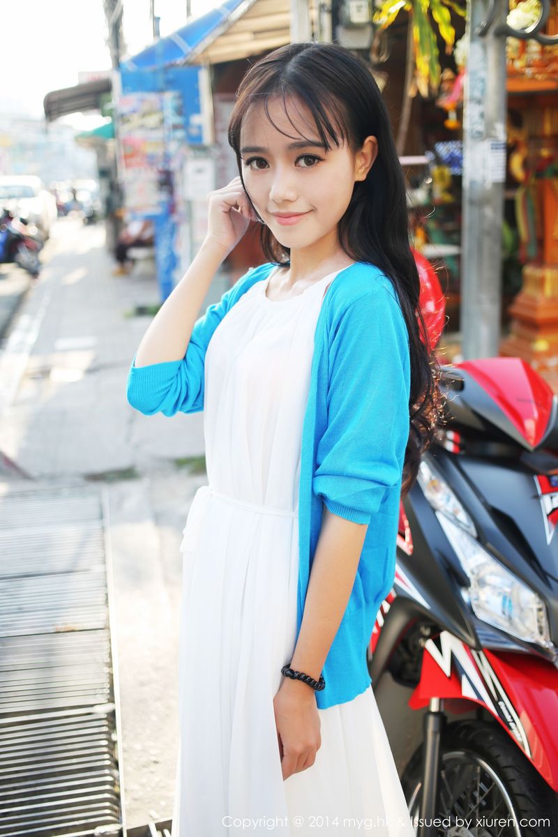 邻家女孩toro羽住小清新白色长裙护士制服写真