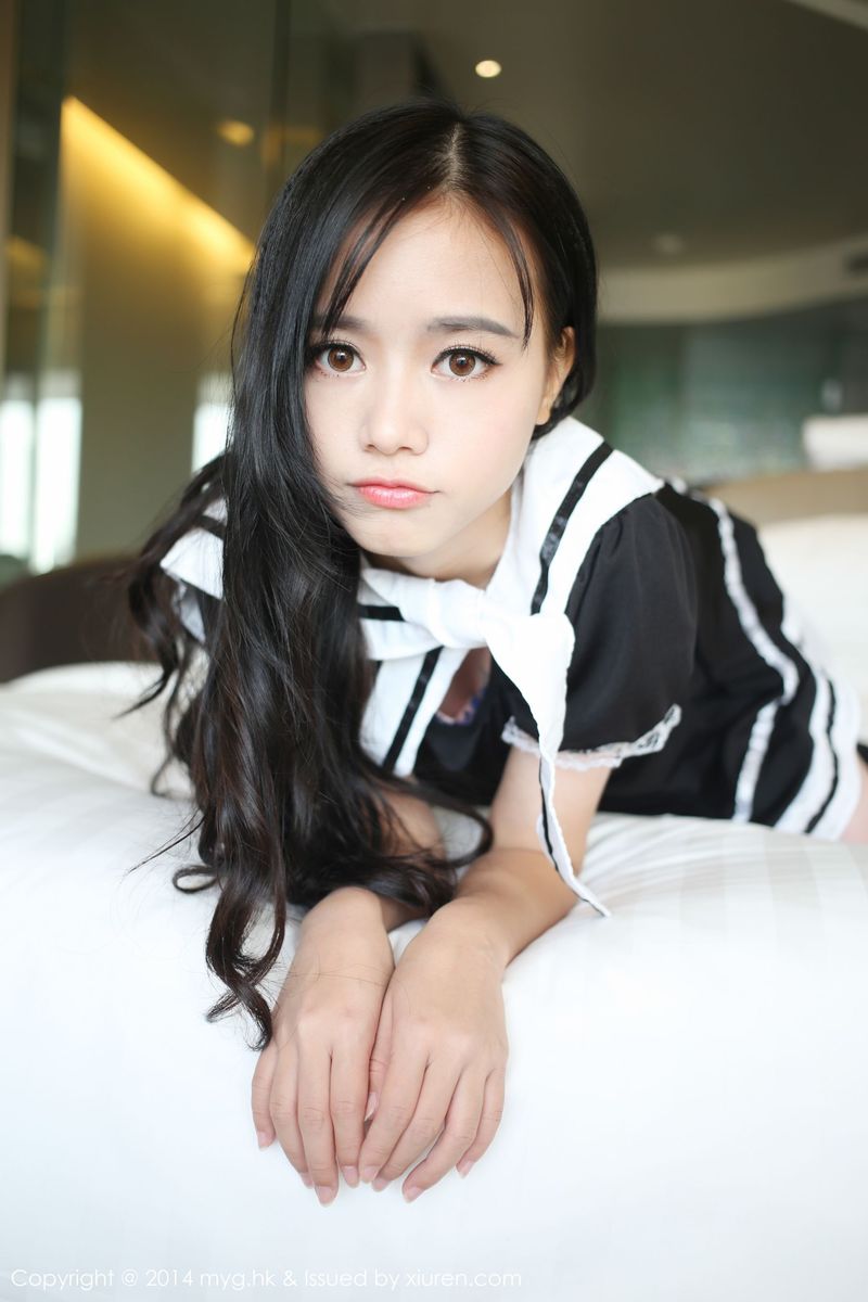 邻家女孩toro羽住小清新白色长裙护士制服写真