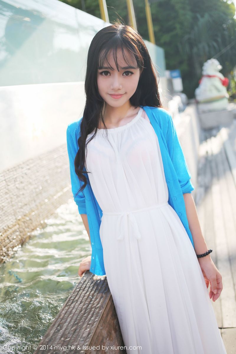 邻家女孩toro羽住小清新白色长裙护士制服写真