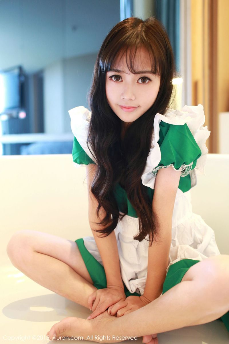 美女模特toro羽住绿色女仆制服系列泰国曼谷旅拍